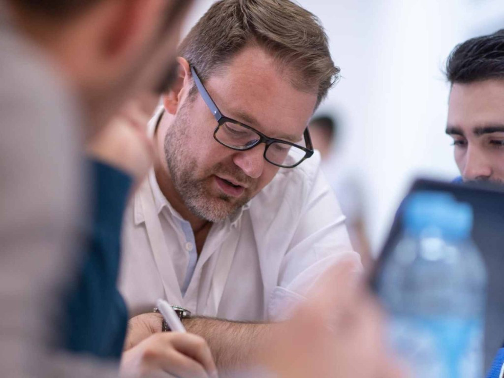 IT consulting team during a technical analysis meeting