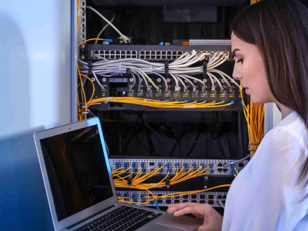 Patch panel and structured cabling in a network rack